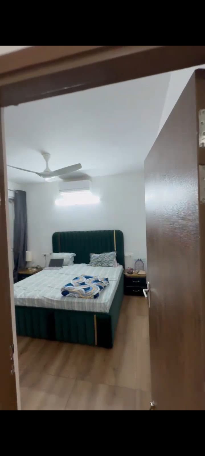 Emerald green cushioned bed with AC