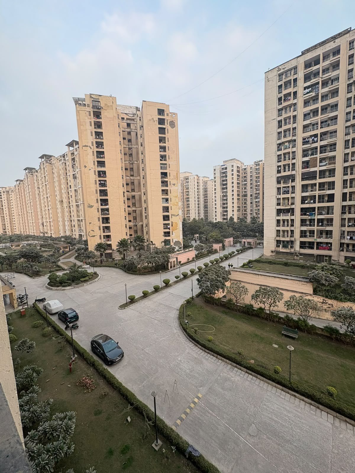 Jaypee Klassic high-rise campus and green lawn view